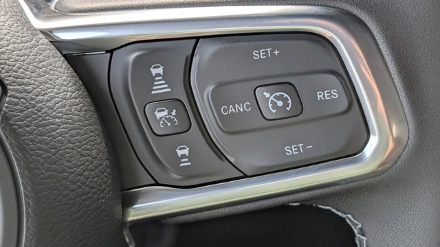 New 2026 Black Clear-Coat Exterior Paint Jeep Sahara image 25
