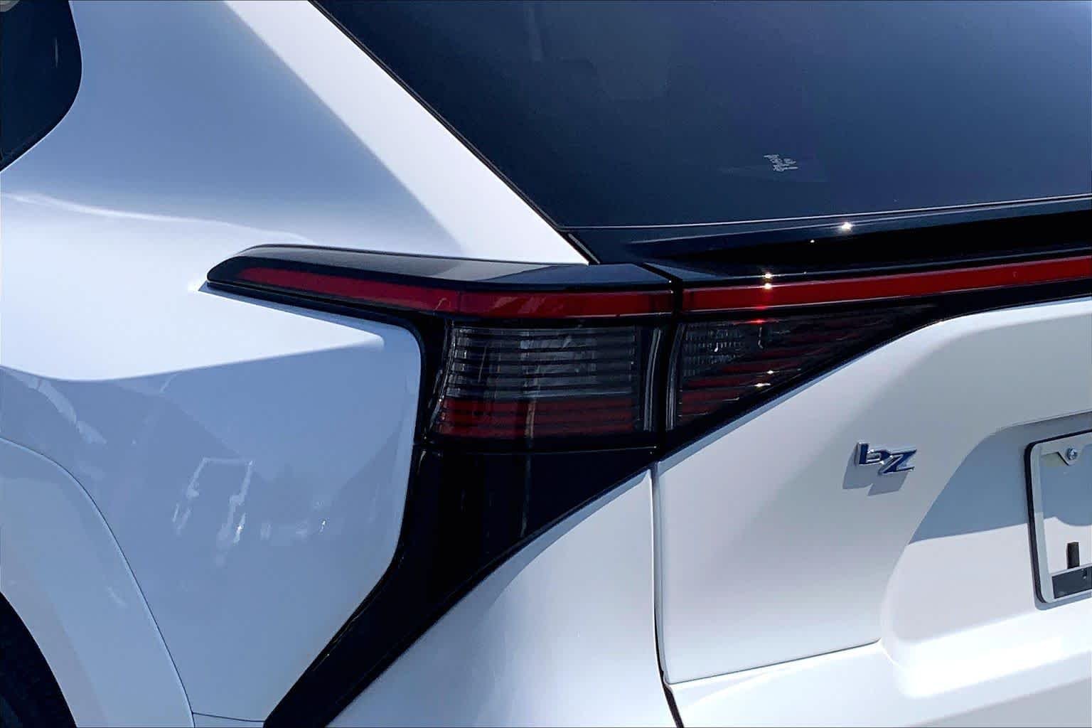 New 2026 Wind Chill Pearl Toyota XLE image 14
