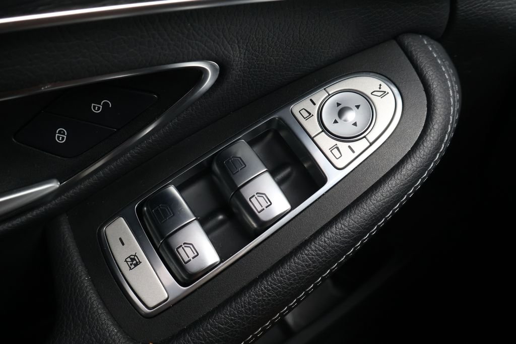 Used 2020 White Mercedes-Benz 4MATIC® image 33