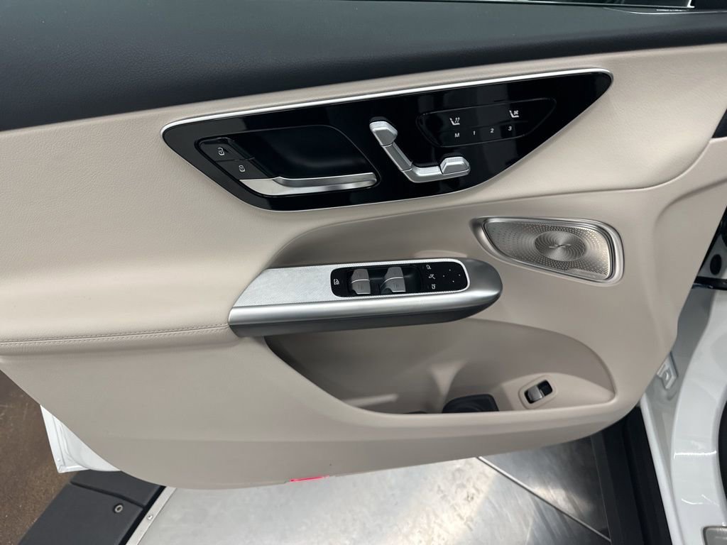 New 2026 Polar White Mercedes-Benz GLC 300 image 45