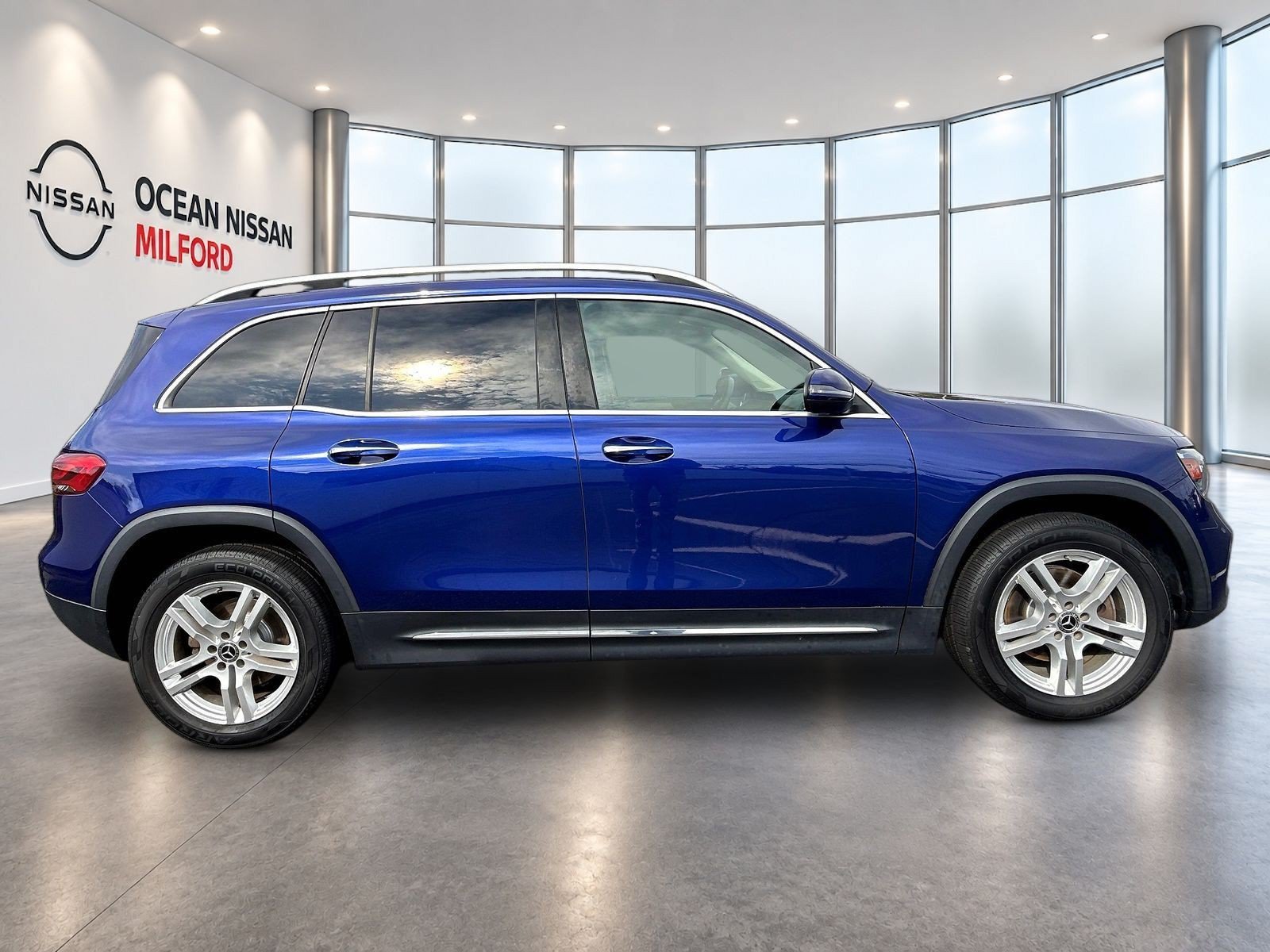 Used 2022 Galaxy Blue Metallic Mercedes-Benz GLB 250 image 4
