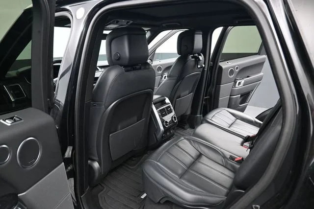Used 2022 Black Land Rover HSE Silver Edition image 14
