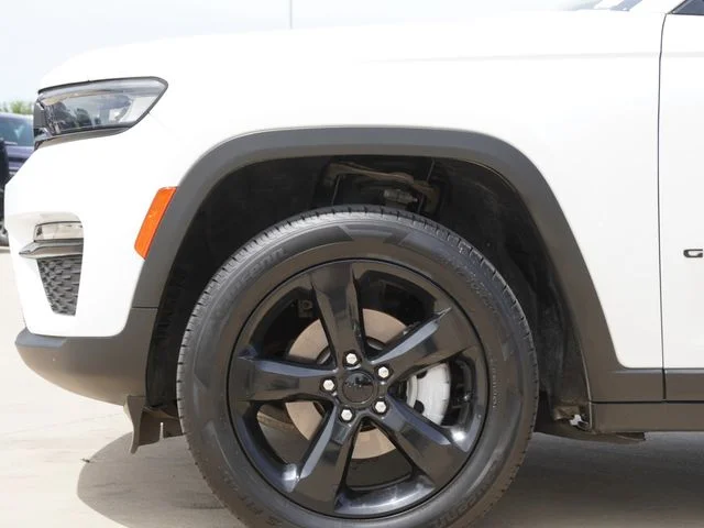 Certified Used 2024 White Jeep Limited image 4