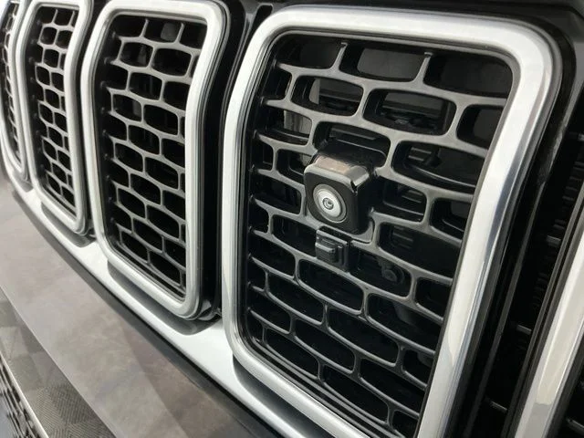 Used 2022 Diamond Black Crystal Pearlcoat Jeep Series III image 8