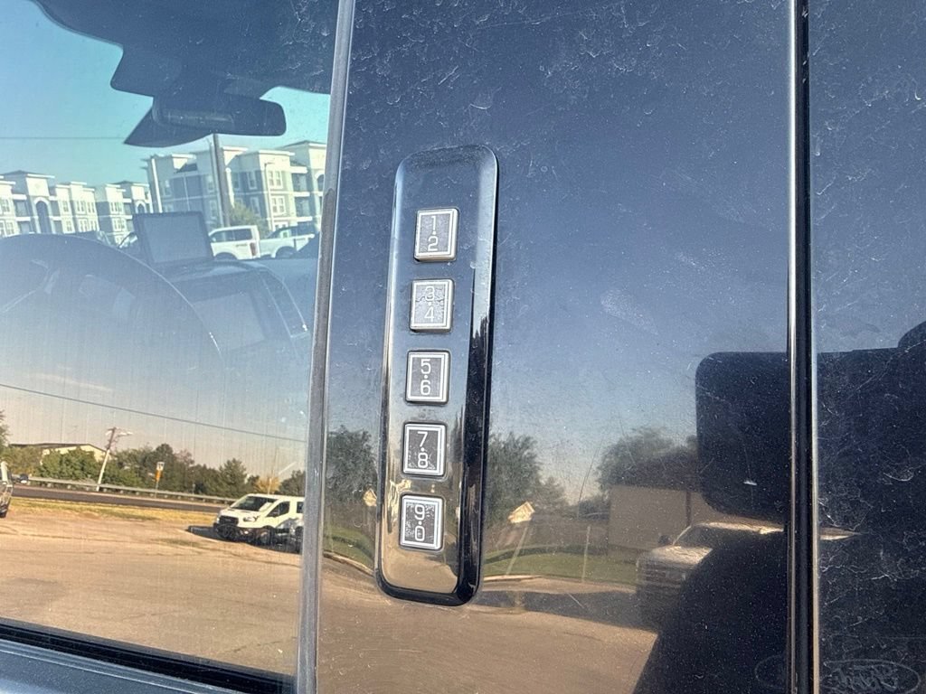 Used 2015  Ford  image 13