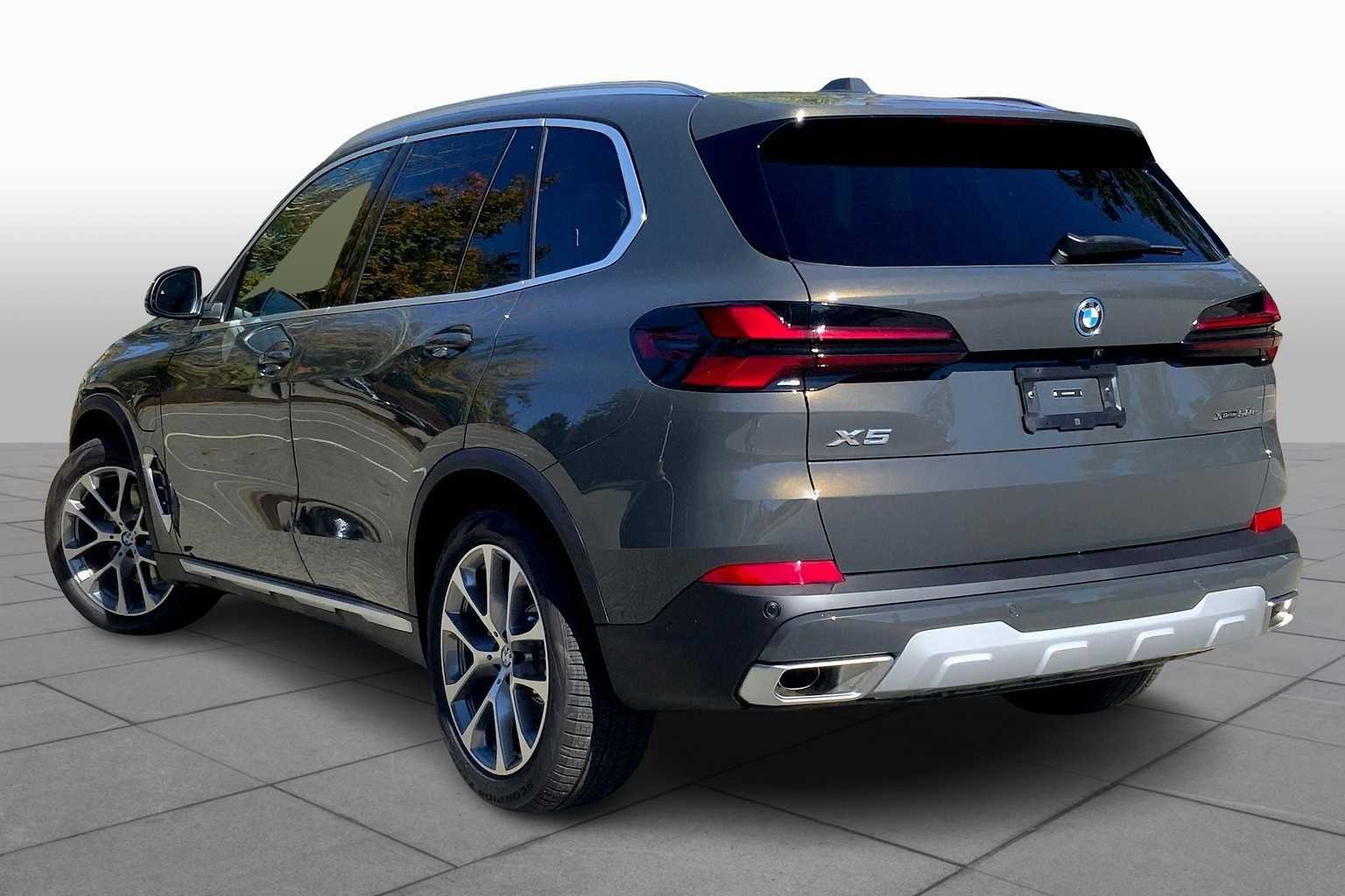 New 2026 Dravit Grey Metallic BMW xDrive50e image 12