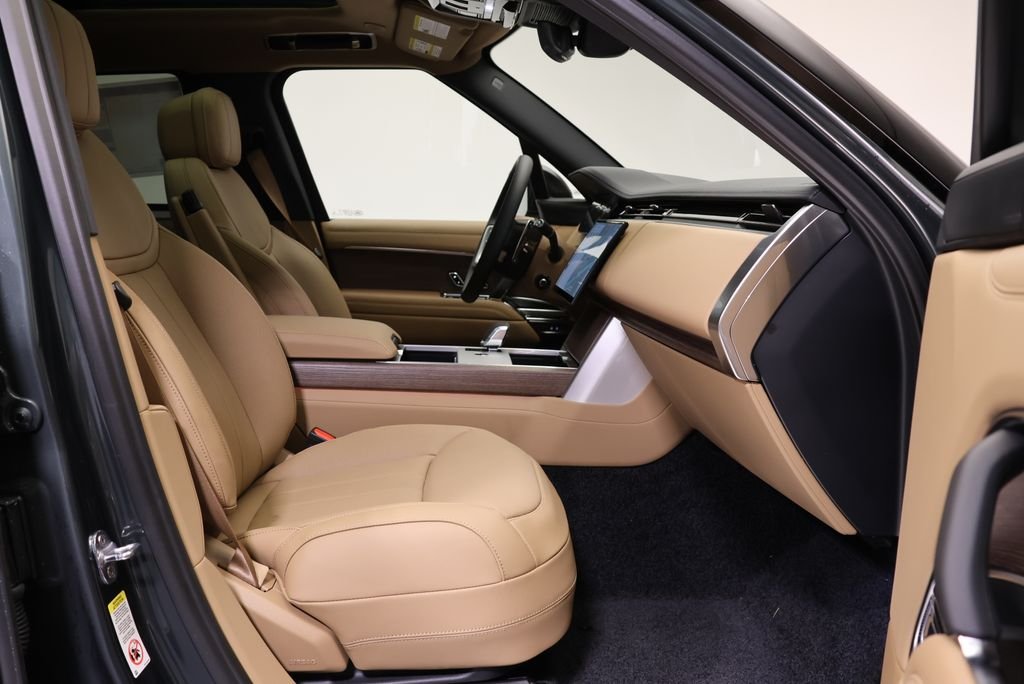 New 2026 Belgravia Green Land Rover SE image 39