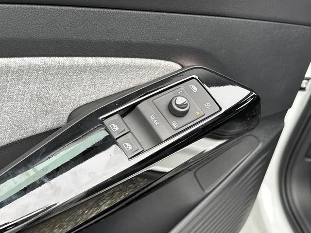 New 2026 Opal White Pearl Volkswagen Pro image 37