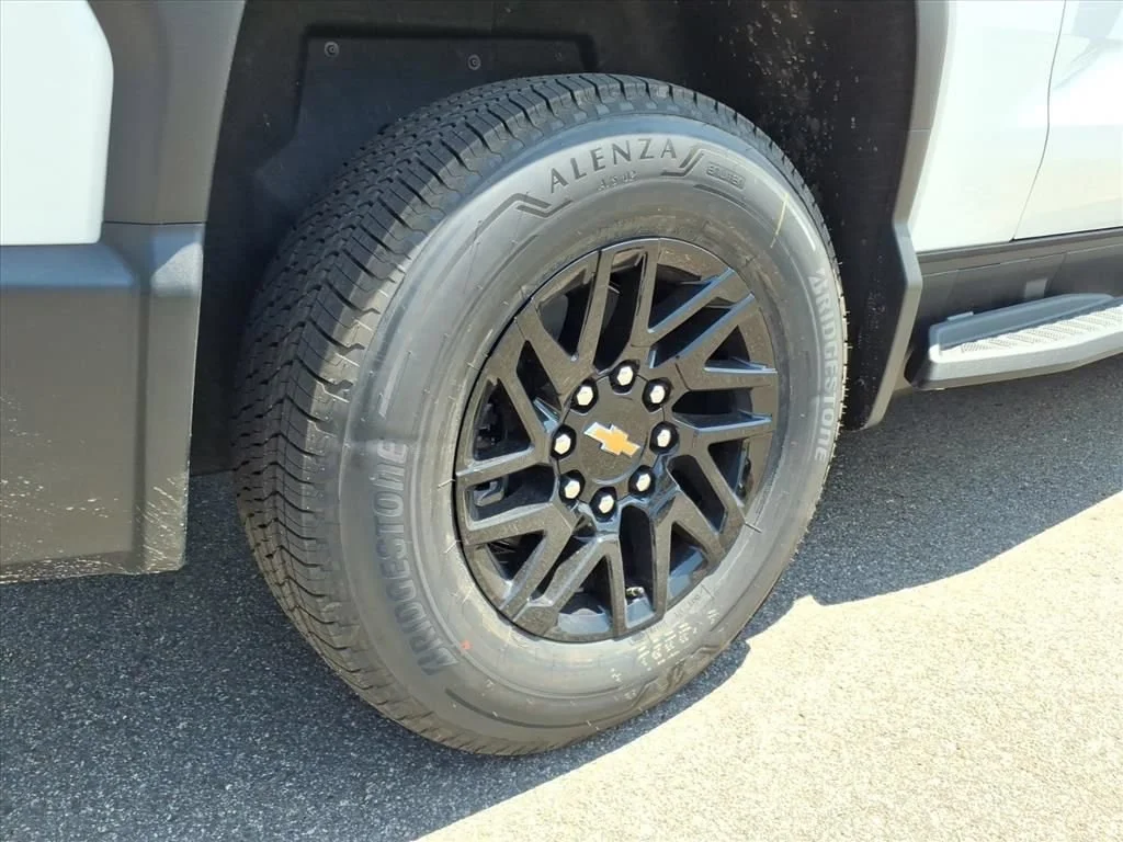 New 2026 Summit White Chevrolet WT - Extended Range image 23