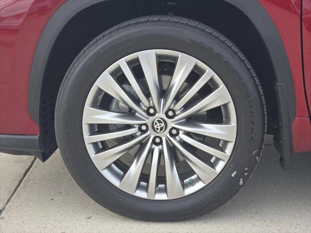 Certified Used 2025 RUBY FLARE PEARL Toyota  image 14