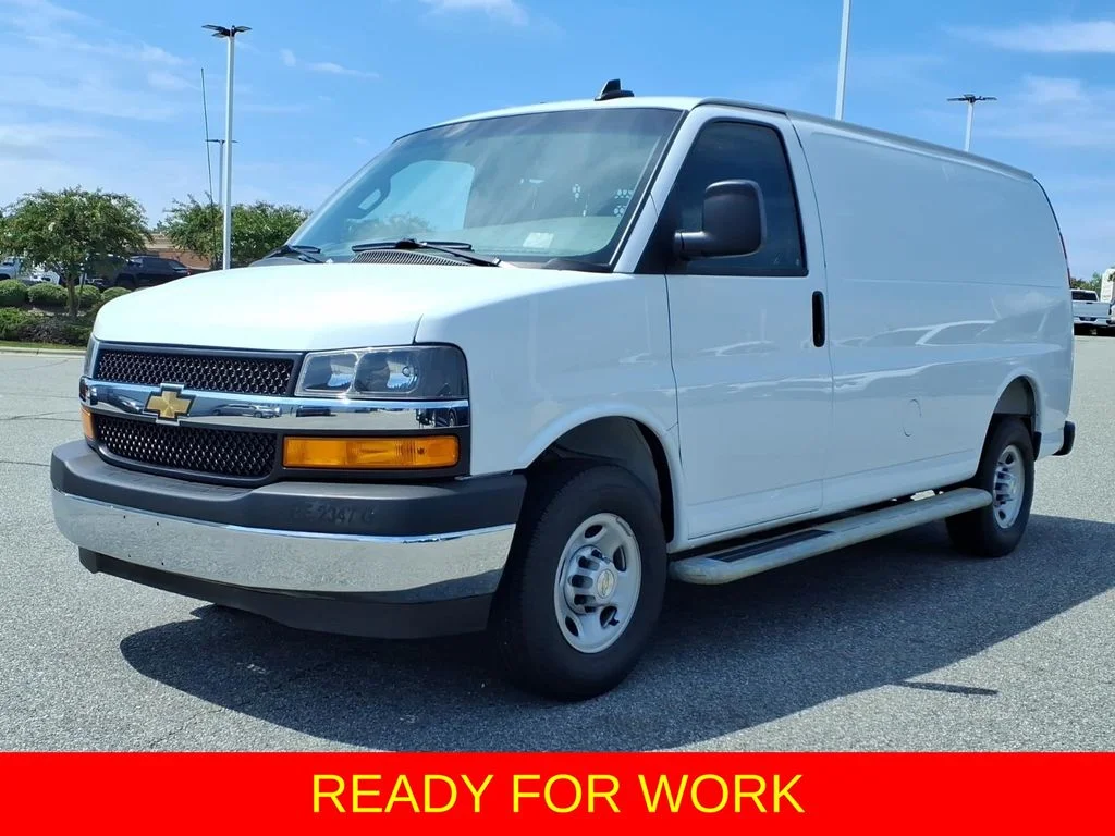 Used 2025 White Chevrolet Work Van image 3