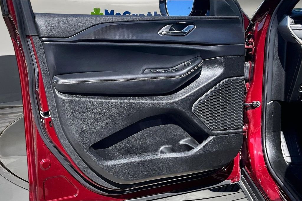 Used 2025 Red Jeep Altitude image 24