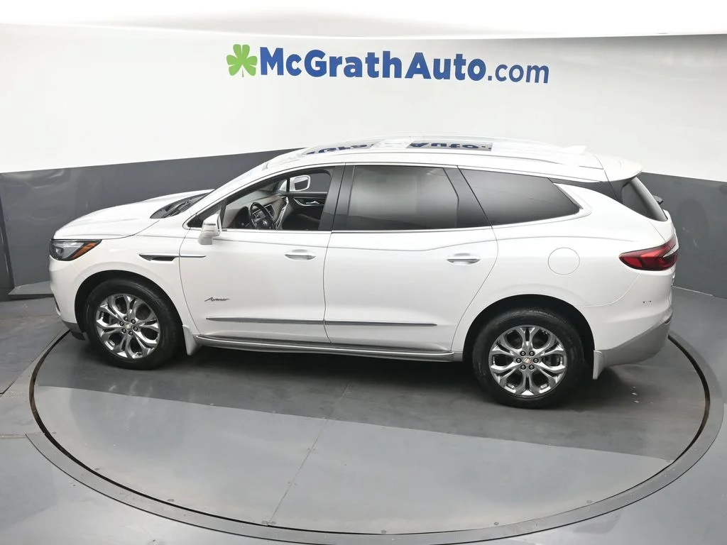 Used 2018 White Buick Avenir image 29