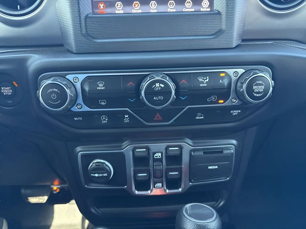 Used 2020 Silver Jeep Sport image 17