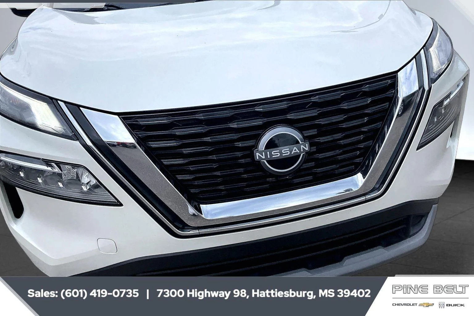 Used 2022 Pearl White Tricoat Nissan SV image 22