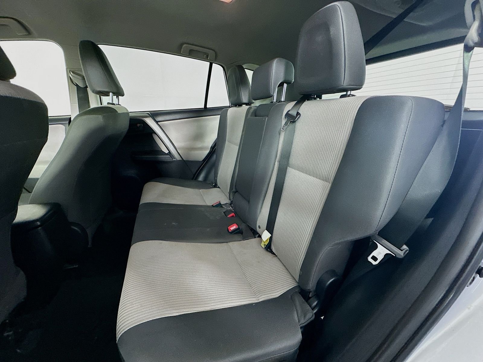 Used 2014 Classic Silver Metallic Toyota LE image 21