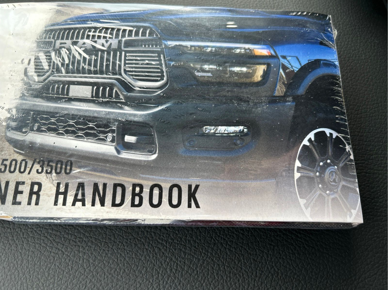 New 2026 Granite Crystal Metallic Clear-Coat Exterior Paint RAM Laramie image 19