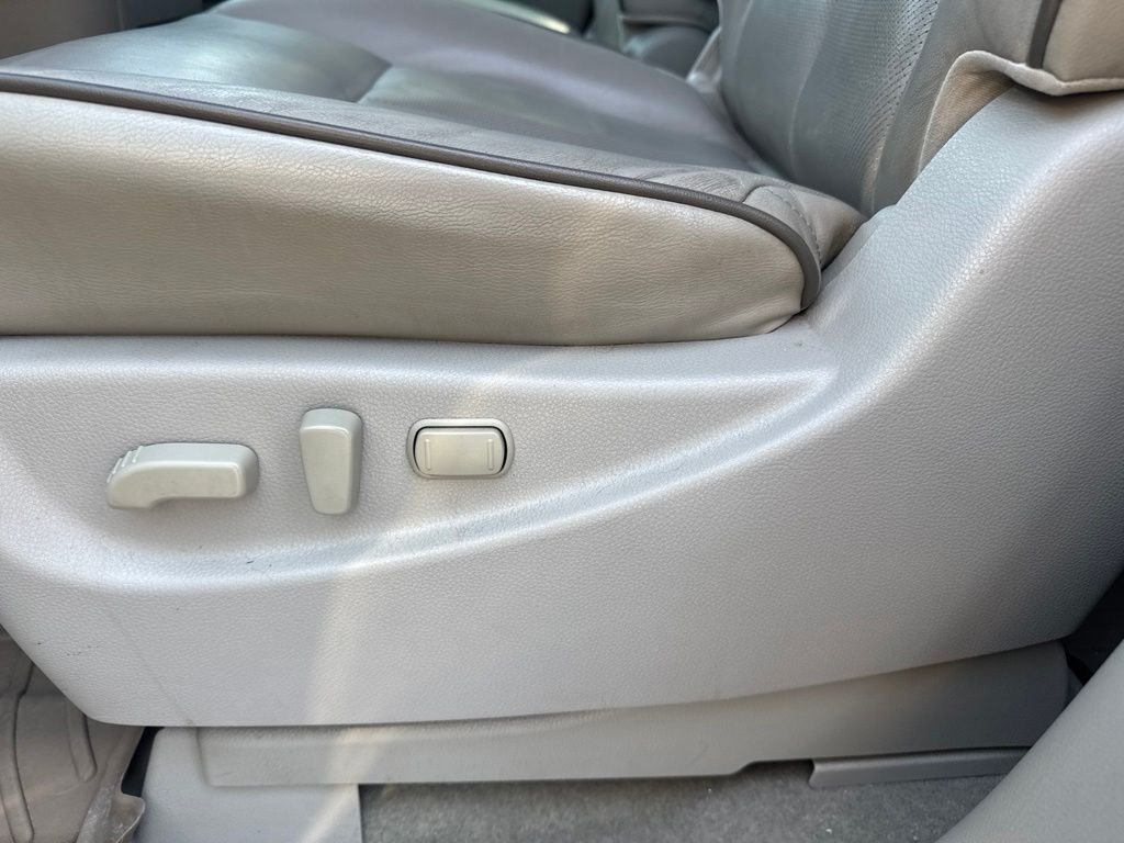 Used 2014 White Pearl Nissan 3.5 SV image 13