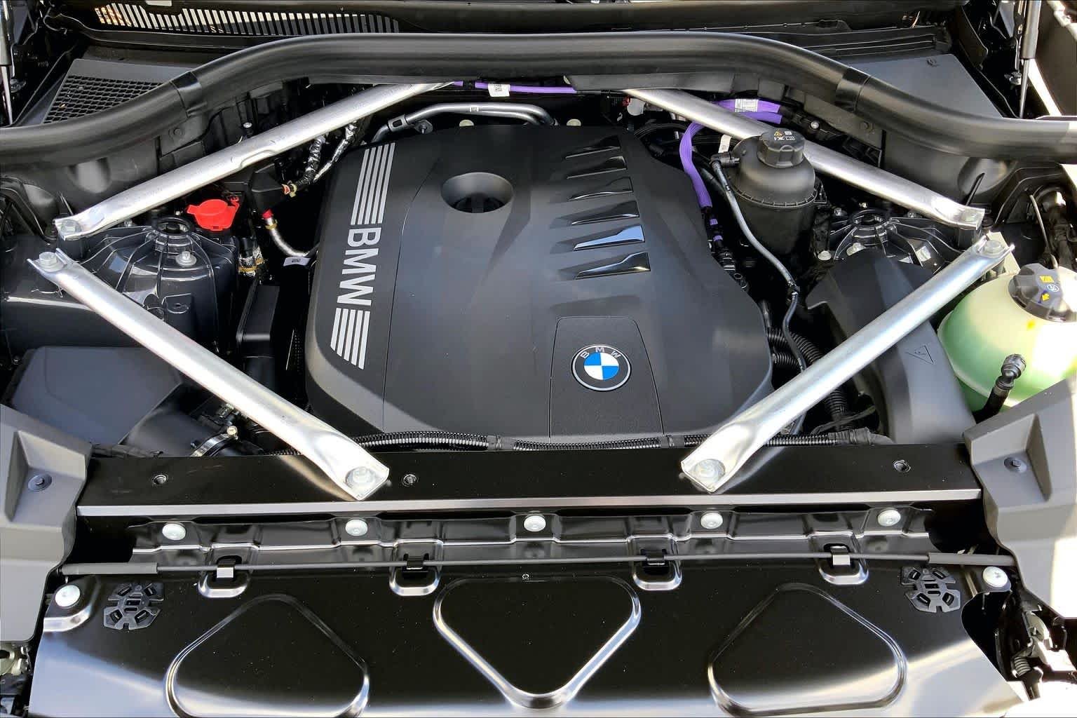 New 2026 Dravit Grey Metallic BMW xDrive40i image 16