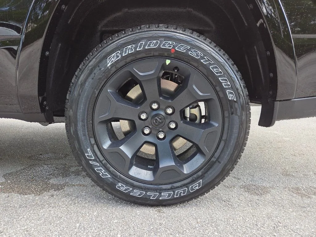 New 2026 Diamond Black Crystal Pearl-Coat Exterior Paint RAM Big Horn image 6