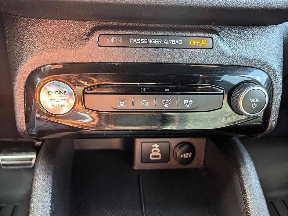 Used 2024 White Metallic Ford ST-Line image 23