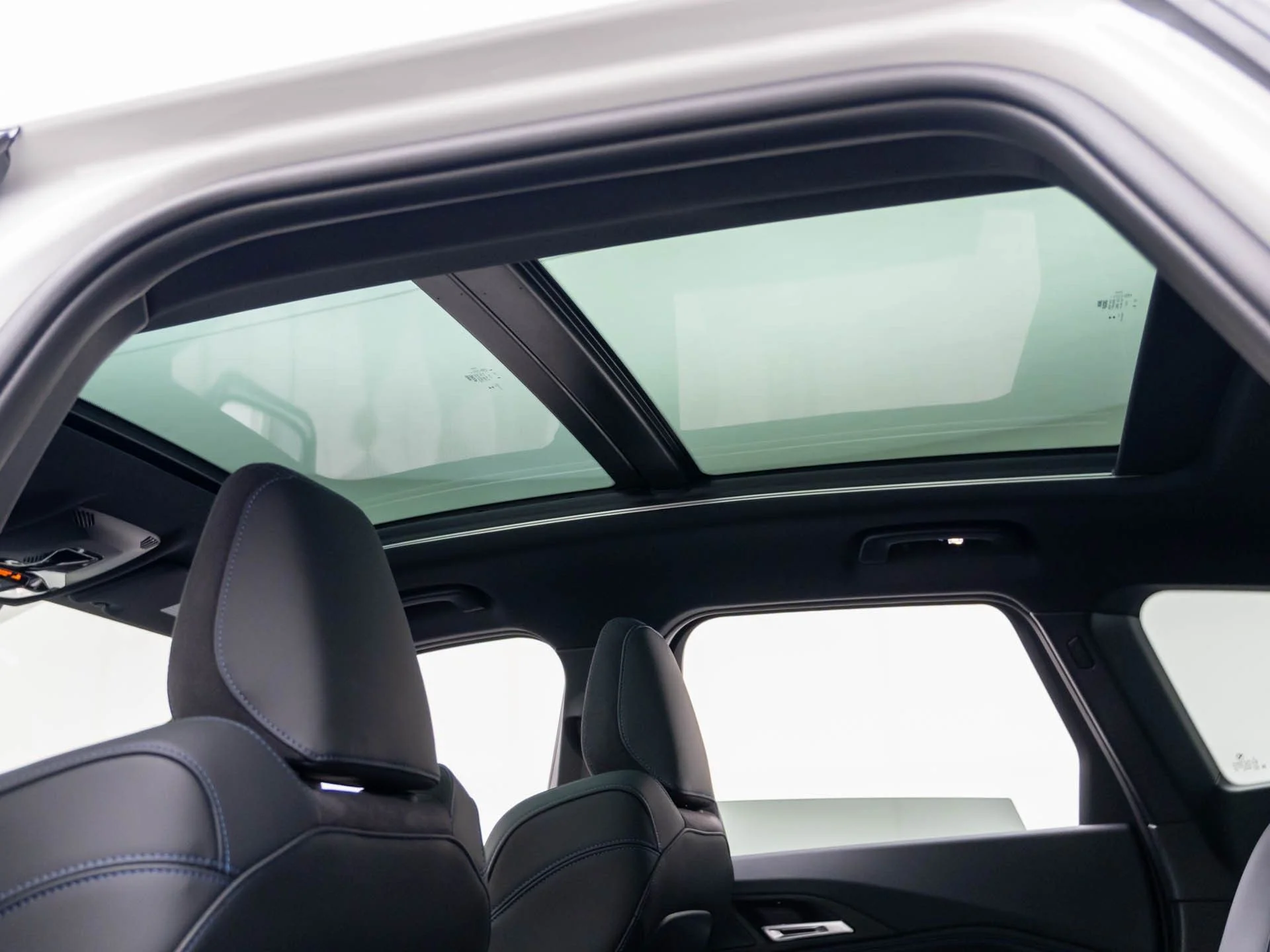 New 2026 White BMW xDrive28i image 19