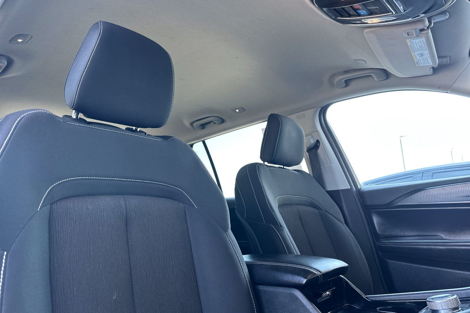 Used 2023 Silver Jeep Laredo image 17