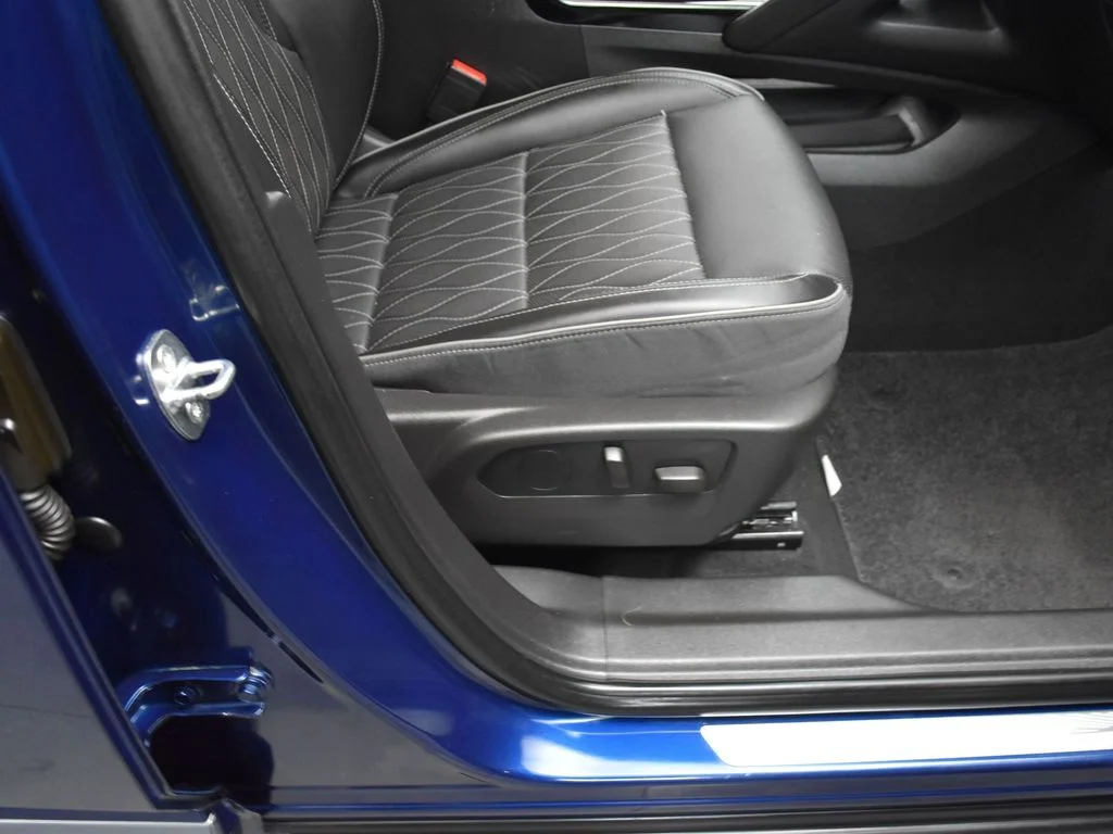 Used 2022 Blue Buick Avenir image 26