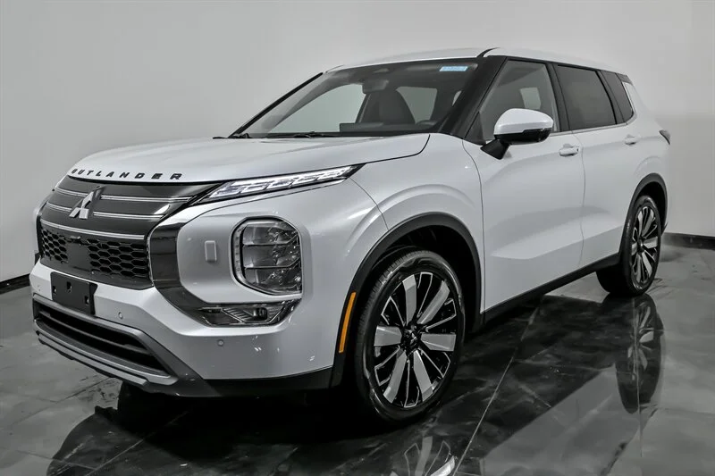 New 2026 WHITE Mitsubishi SE image 5