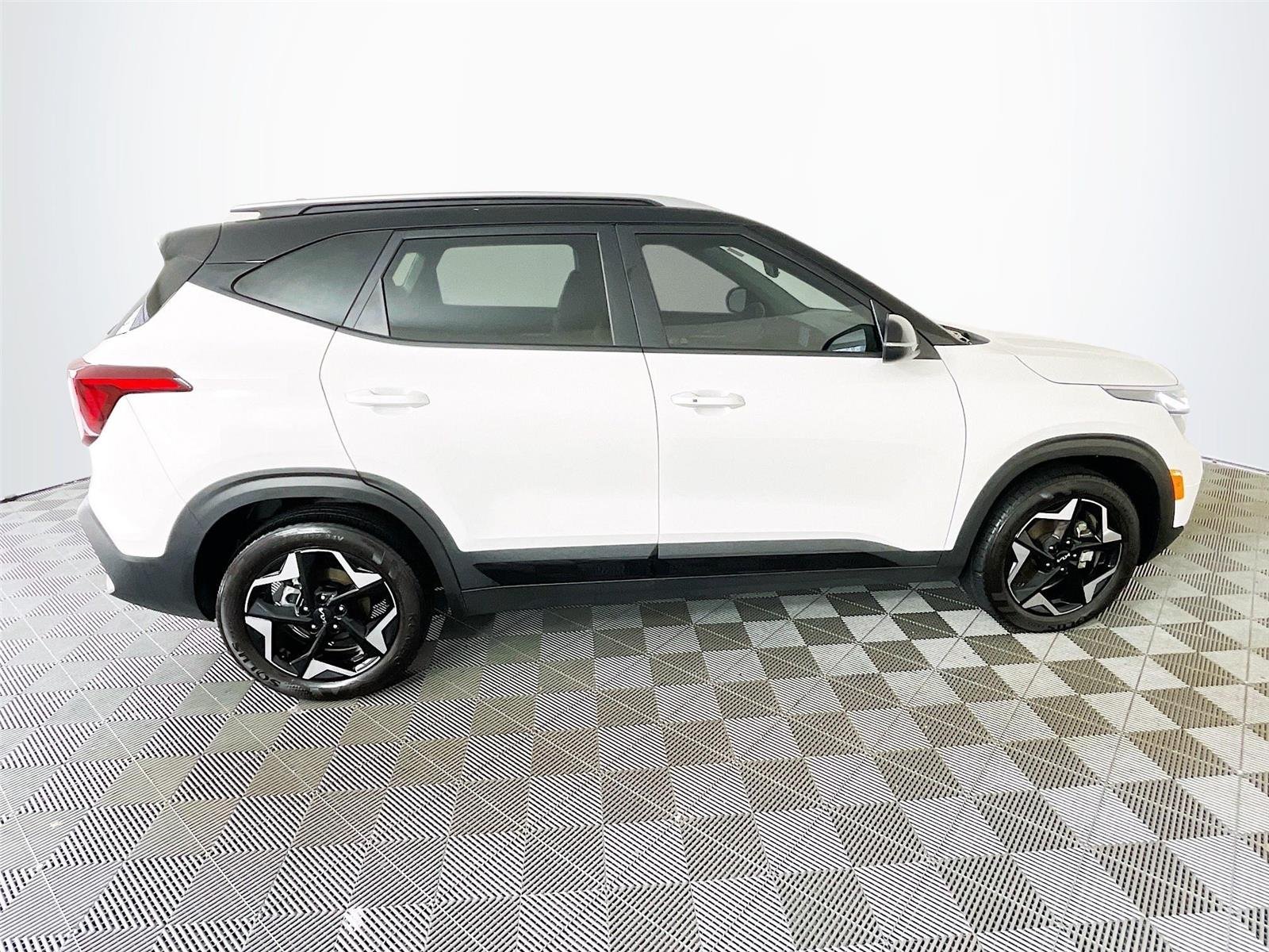 Used 2025 Clear White/Fusion Black Roof Kia S image 11