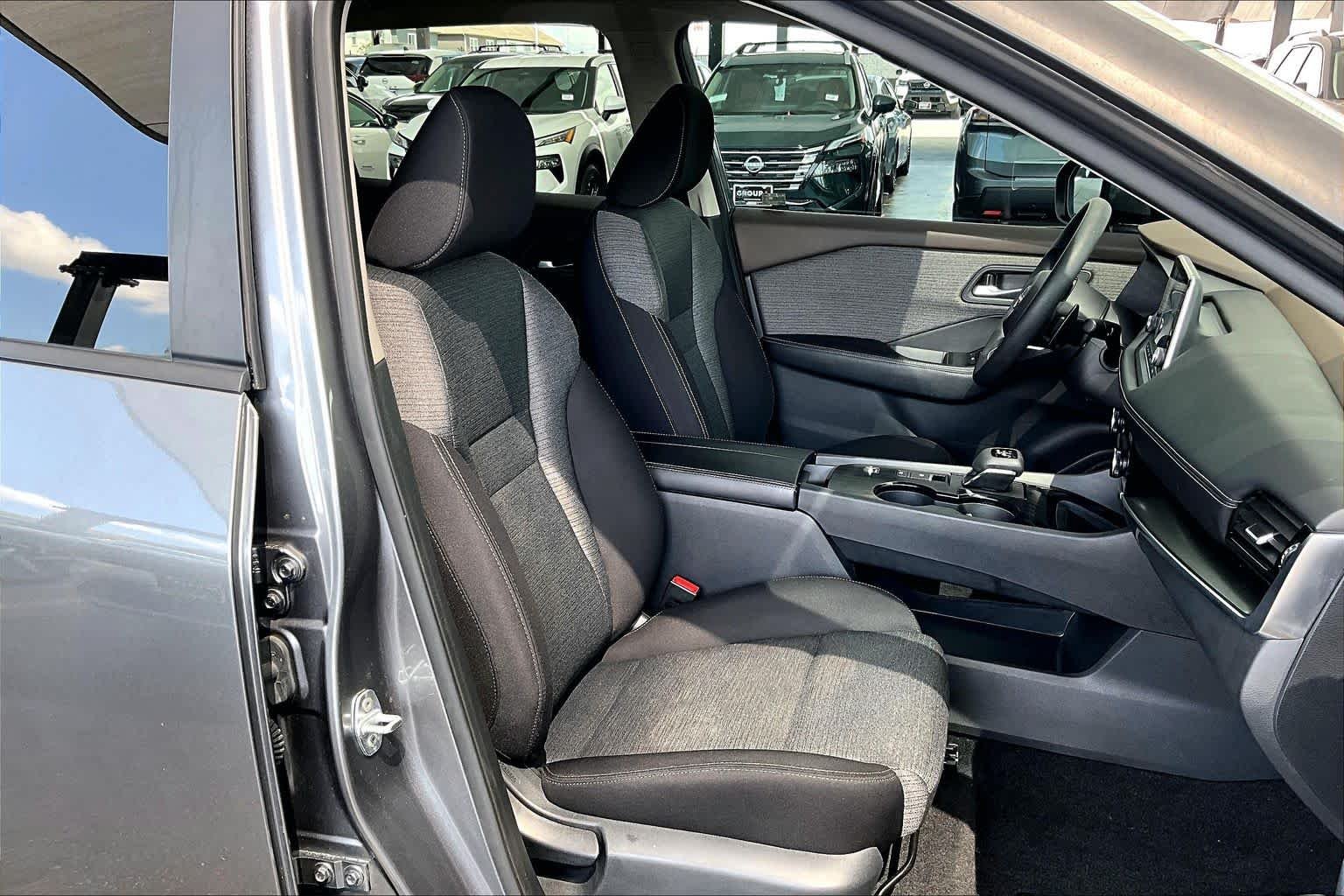 Certified Used 2022 Gun Metallic Nissan SV image 9