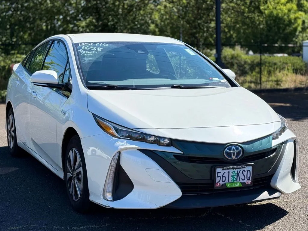Used 2018 White Toyota Premium image 7