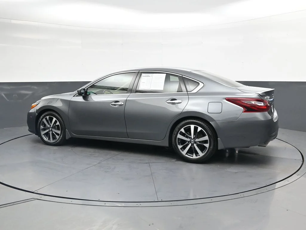 Used 2017 Gray Nissan 2.5 SR image 8