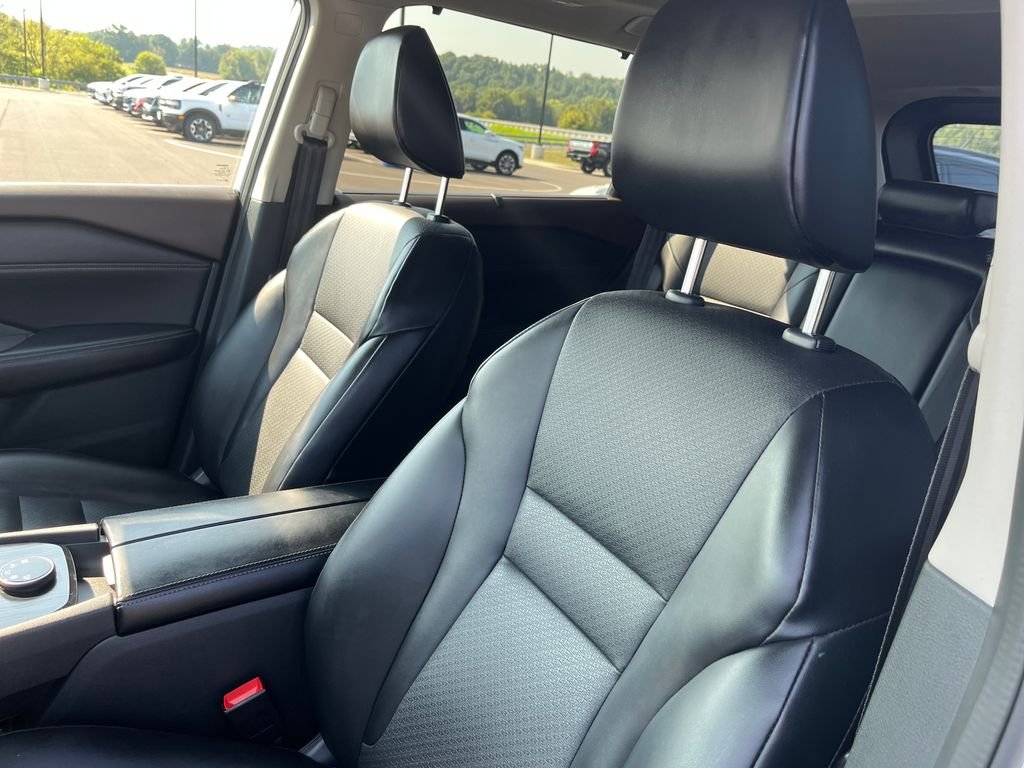 Used 2023 White Nissan SV image 12