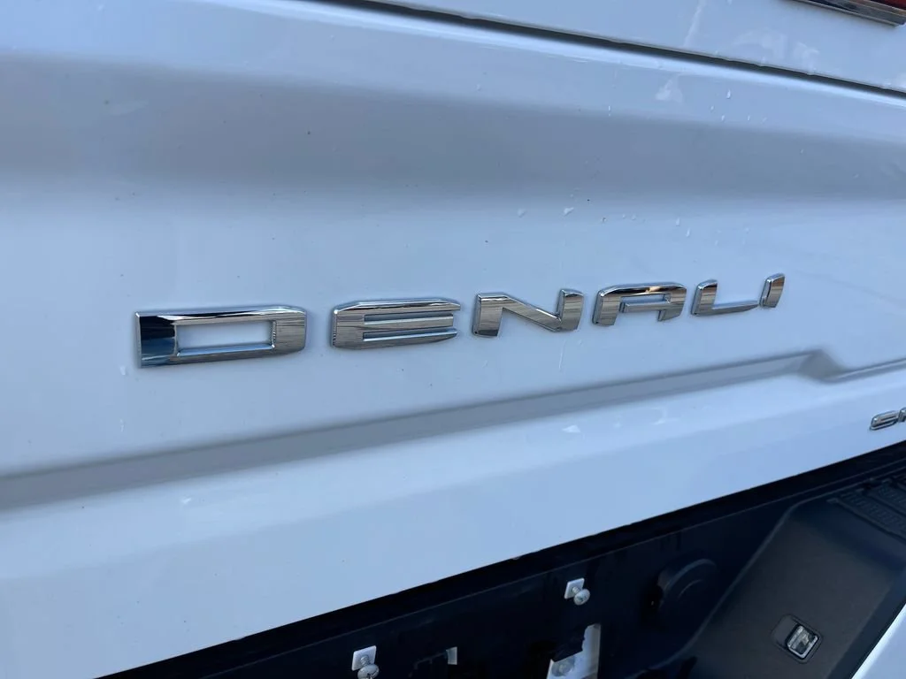 Used 2022 Summit White GMC Denali image 32