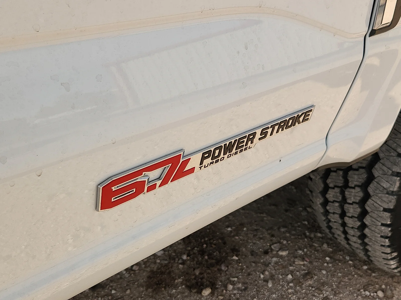New 2027 Oxford White Ford XLT image 11