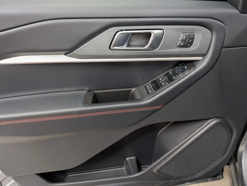New 2026 Carbonized Gray Metallic Ford ST-Line image 11
