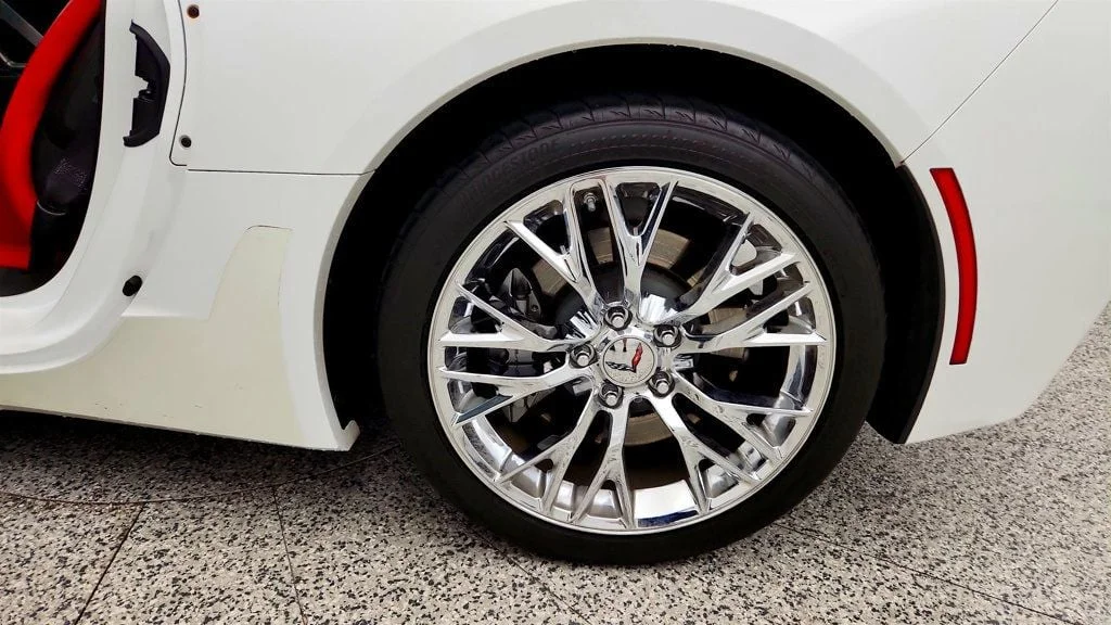 Used 2015 Arctic White Chevrolet 2dr Stingray Coupe w/1LT w/ 8-Speed Auto image 9