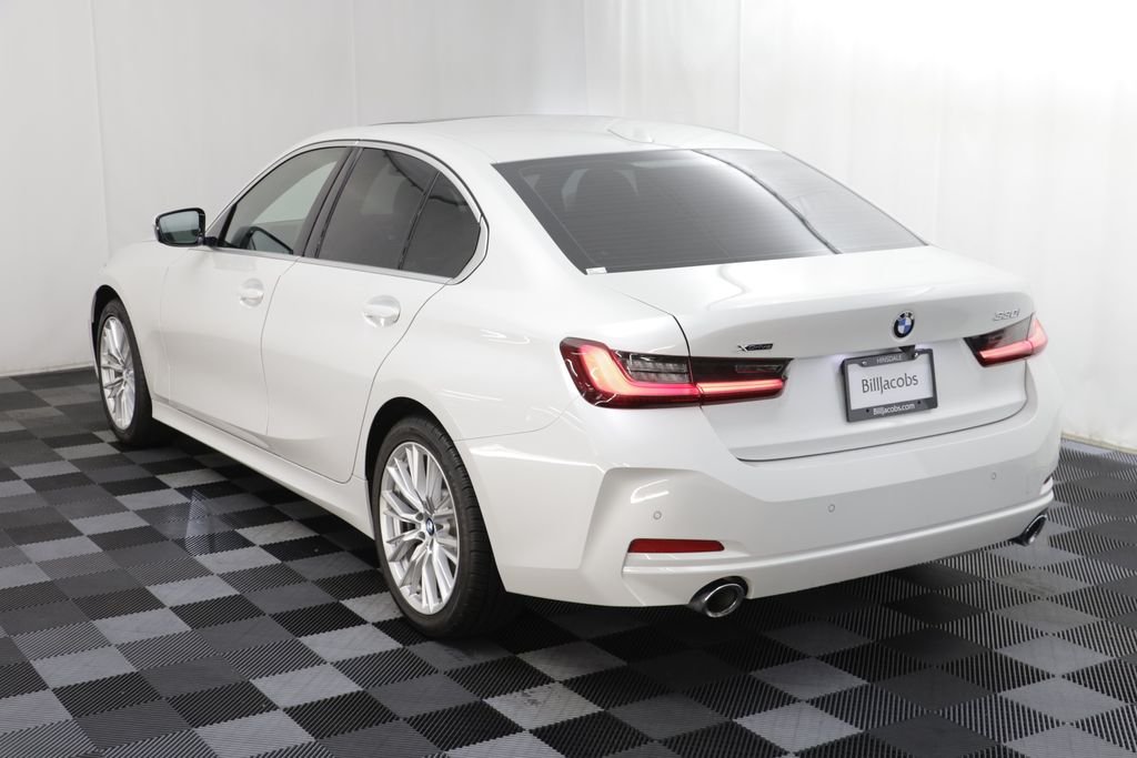 2024 BMW 3 Series 330i - Photo 15