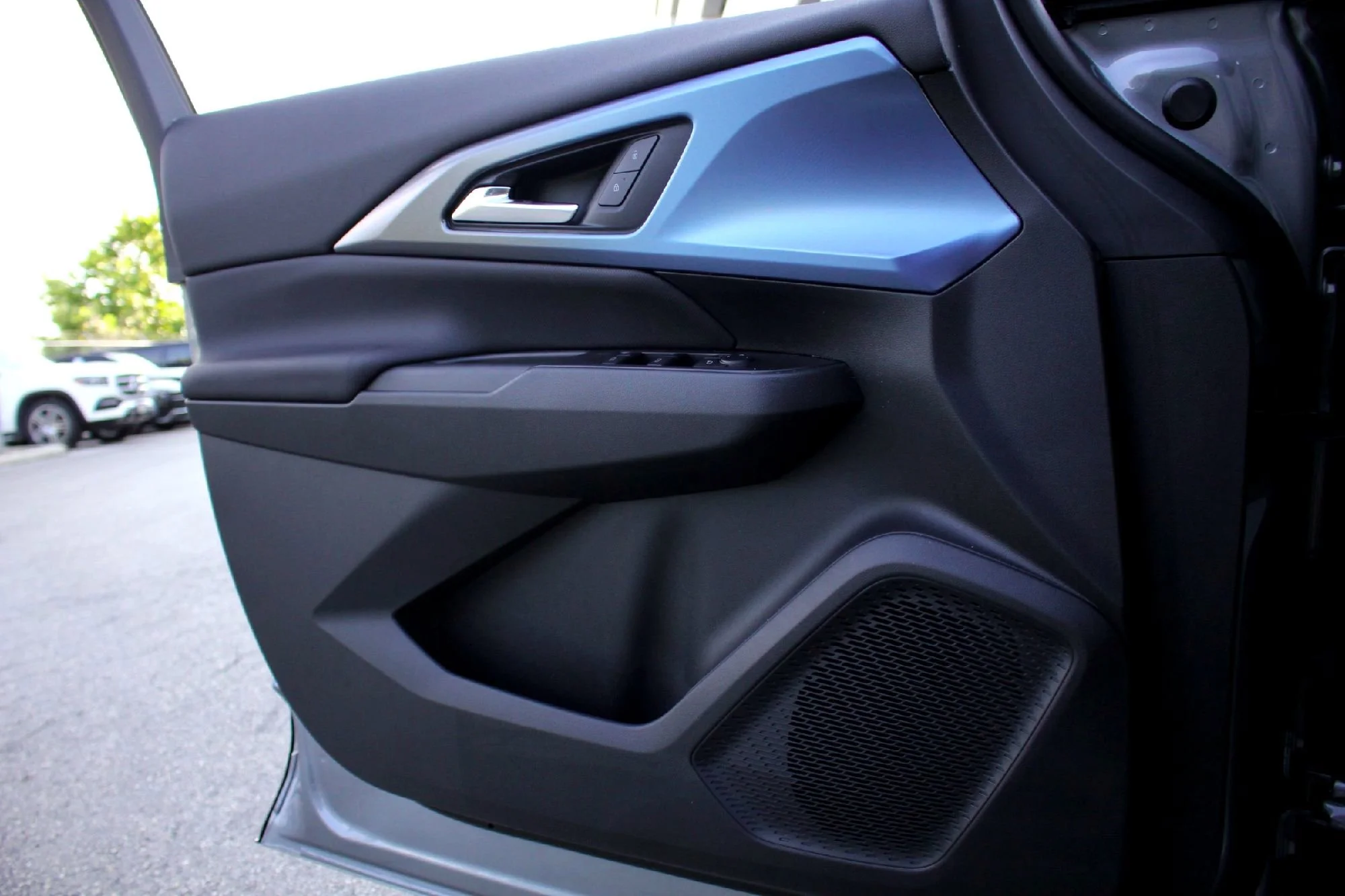 2025 Chevrolet Equinox EV 1LT - Photo 11