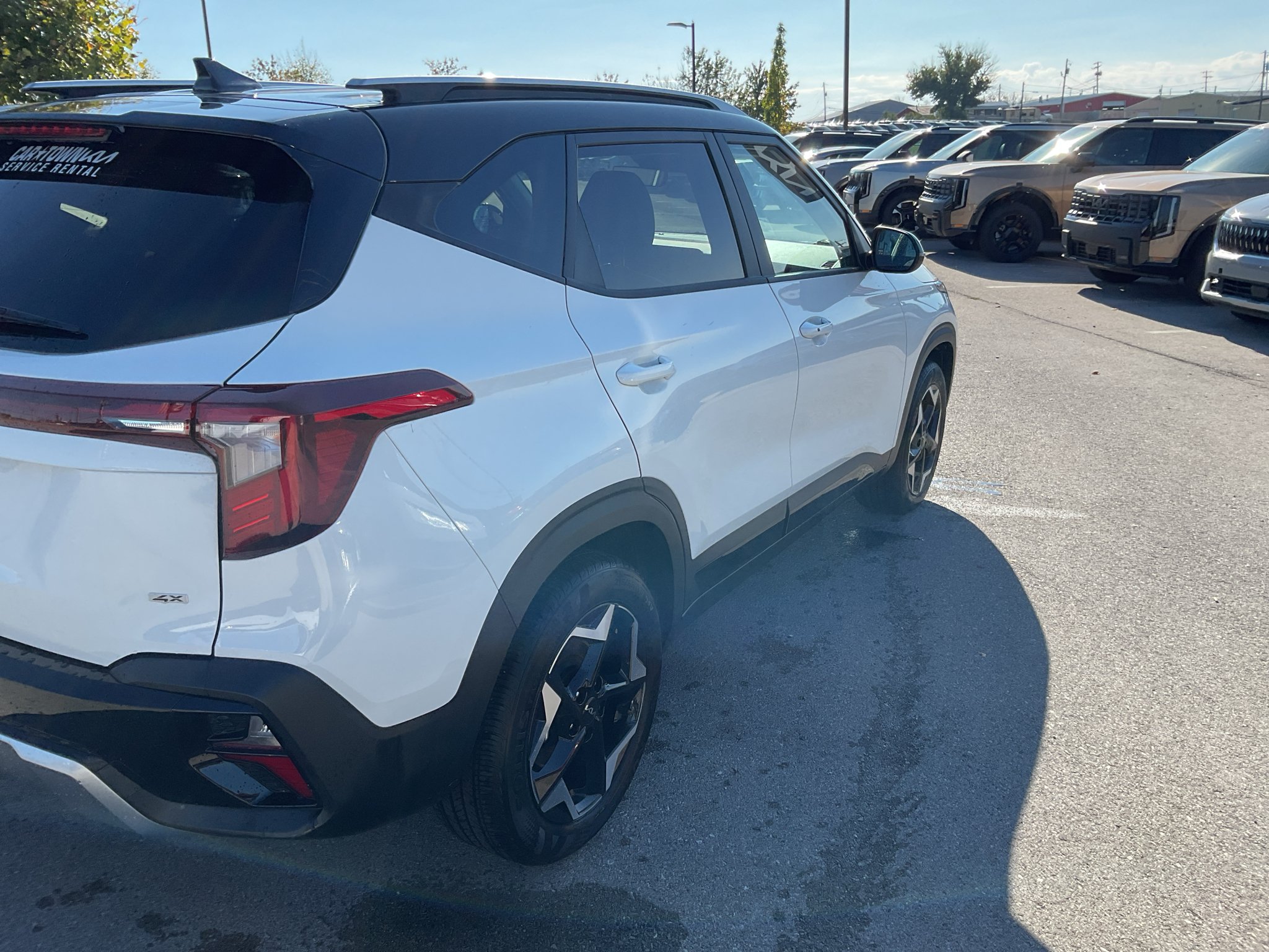 Used 2025 Clear White/Black Roof Kia S image 9
