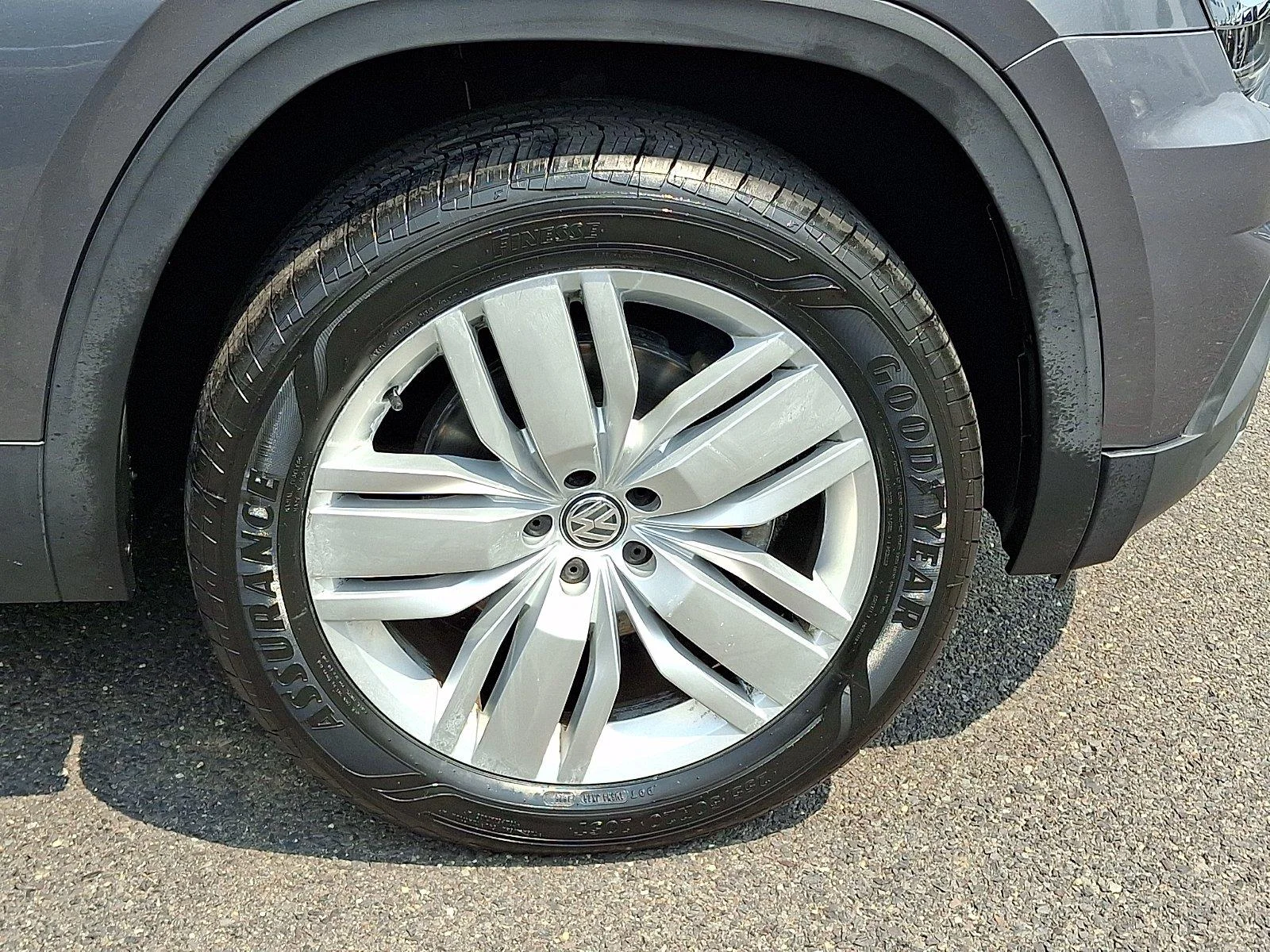 Used 2019 Platinum Gray Metallic Volkswagen 3.6L V6 SE w/Technology image 8
