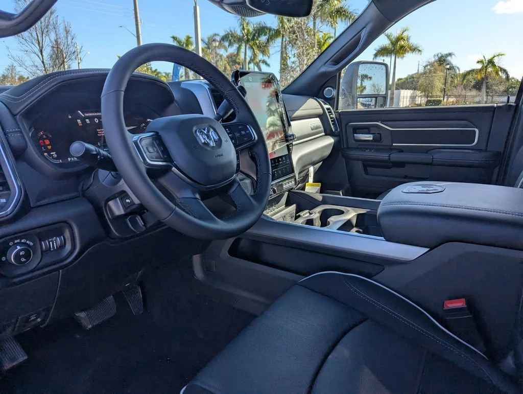 New 2026 Diamond Black Crystal Pearl-Coat Exterior Paint RAM Laramie image 14