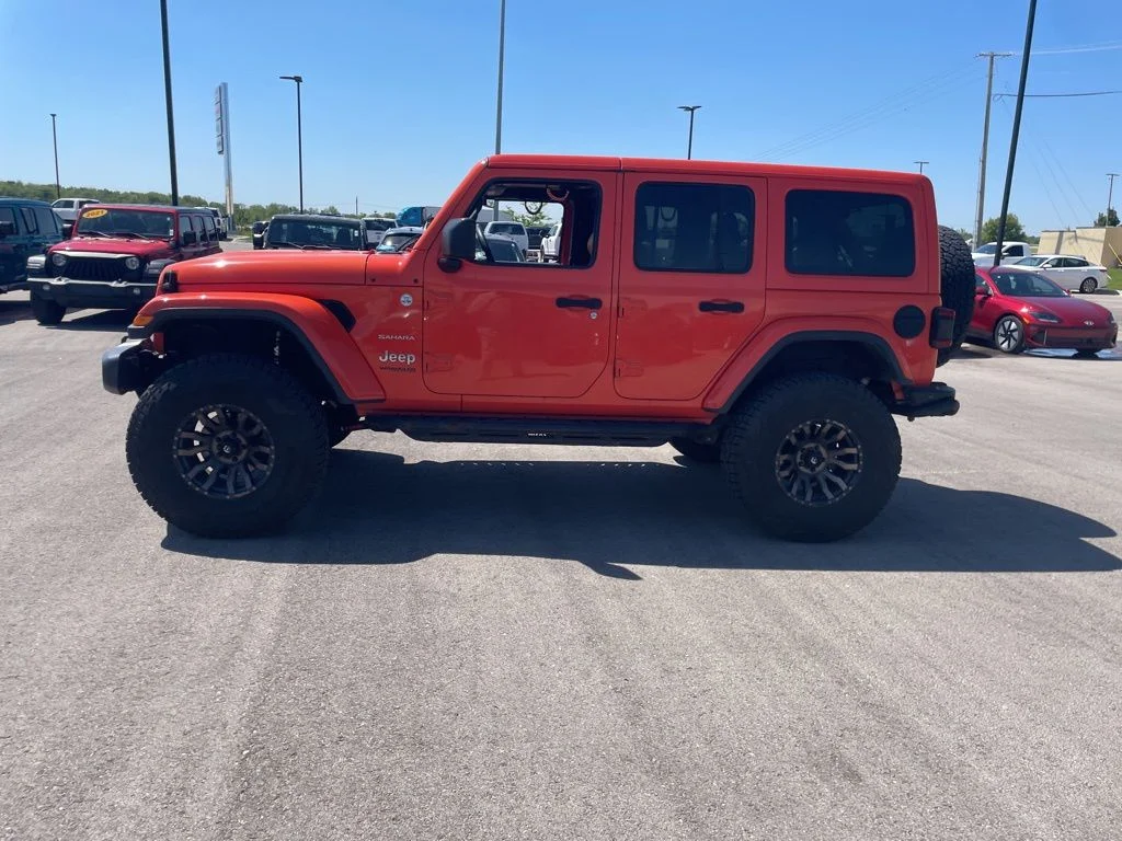 Used 2018 Jeep All-New Wrangler Unlimited Sahara with VIN 1C4HJXEN4JW220043 for sale in Kansas City