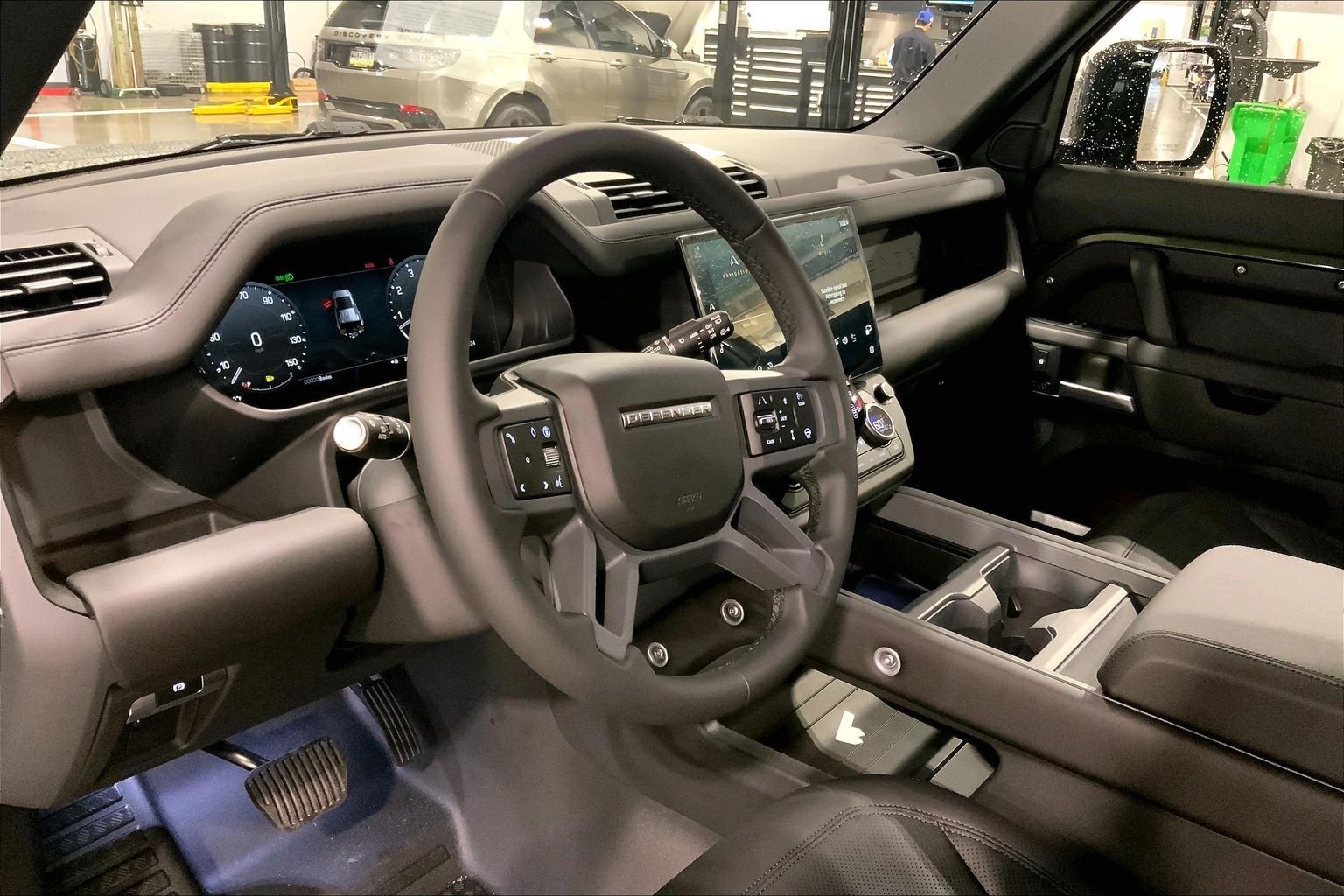 New 2026 Woolstone Green Land Rover X-Dynamic SE image 8