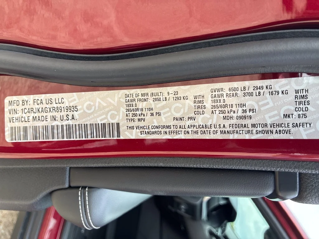 Used 2024 Red Jeep Altitude image 28