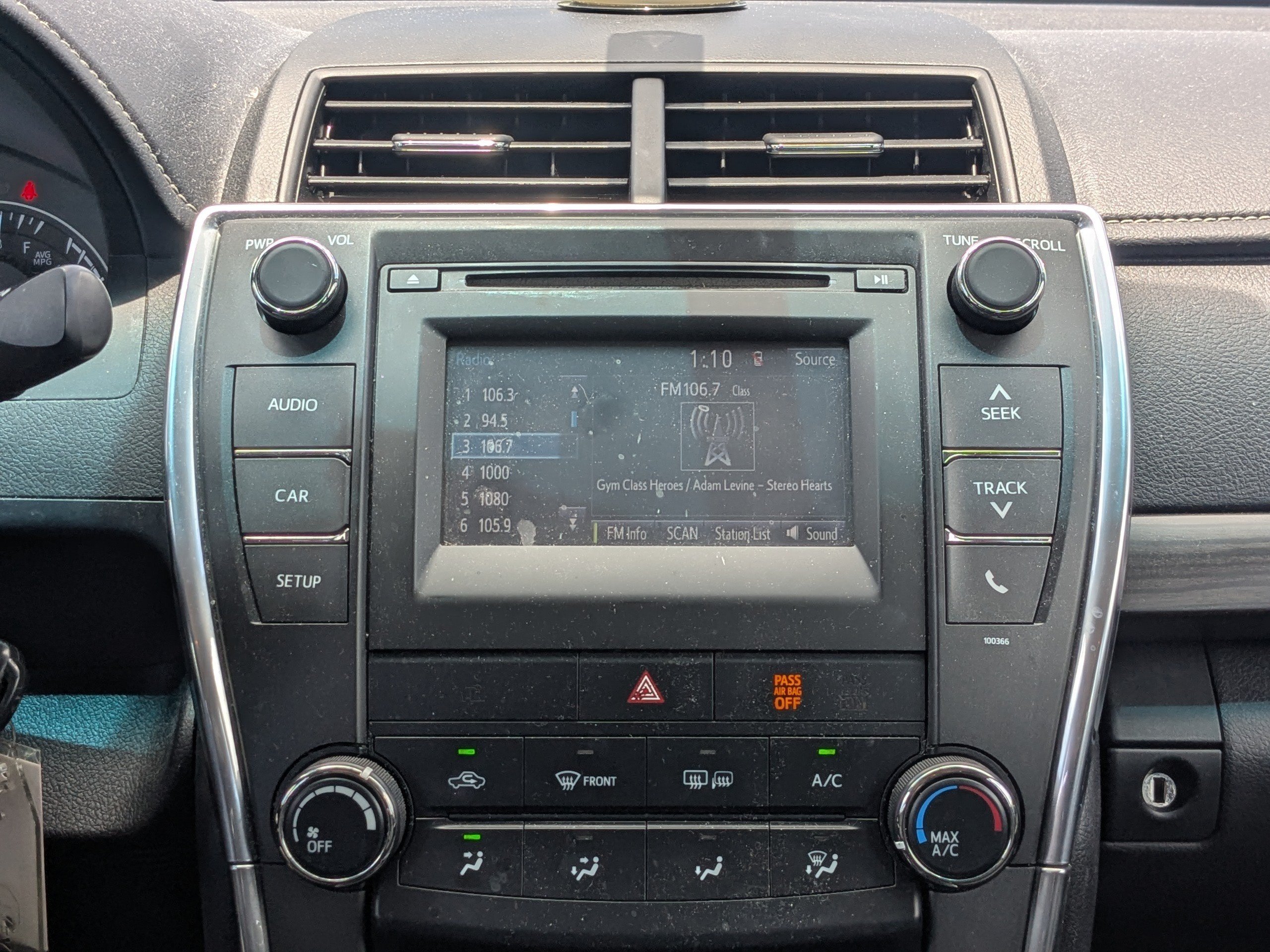 2015 Toyota Camry LE - Photo 18