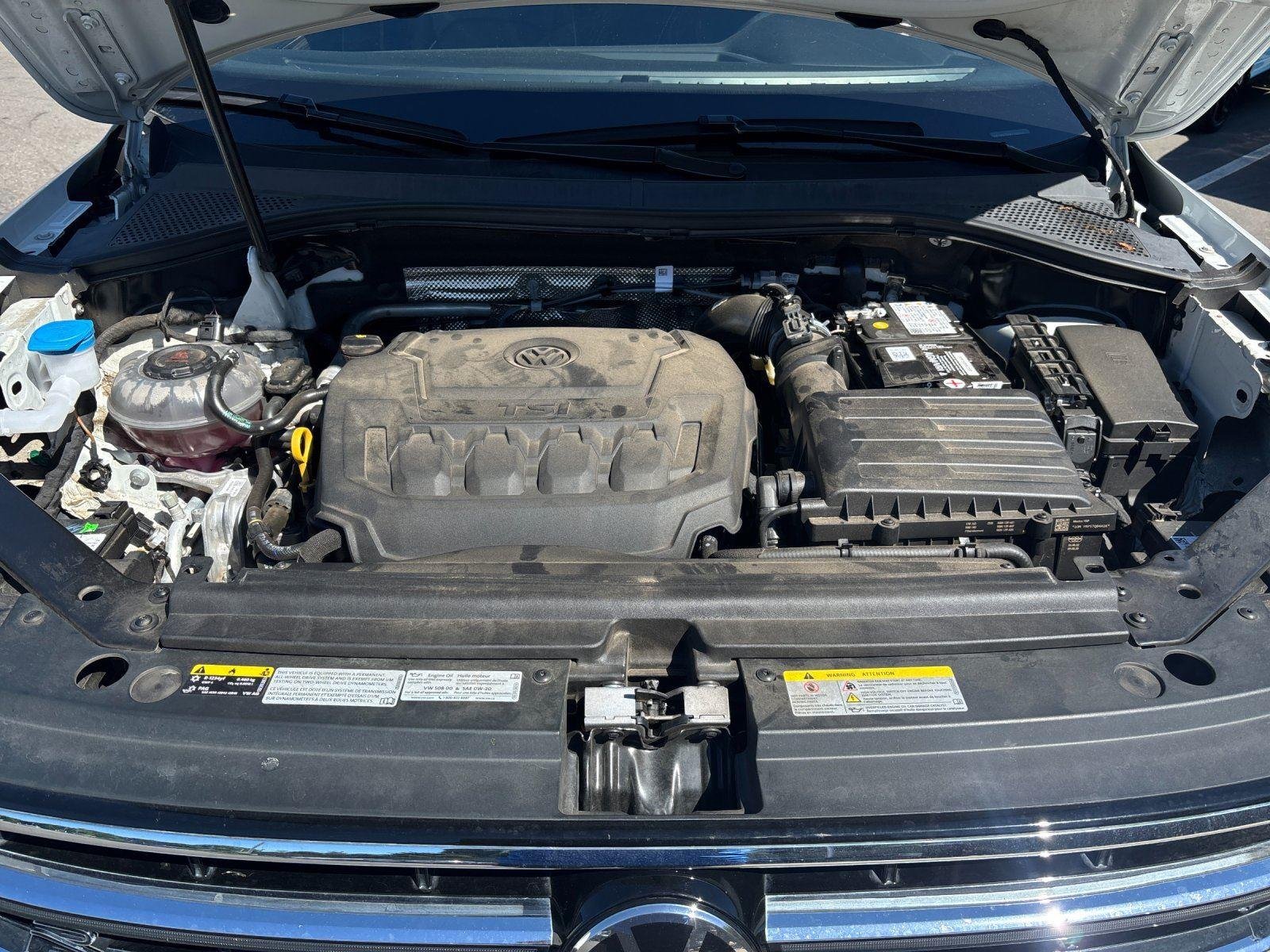 Used 2022  Volkswagen SEL R-Line image 9