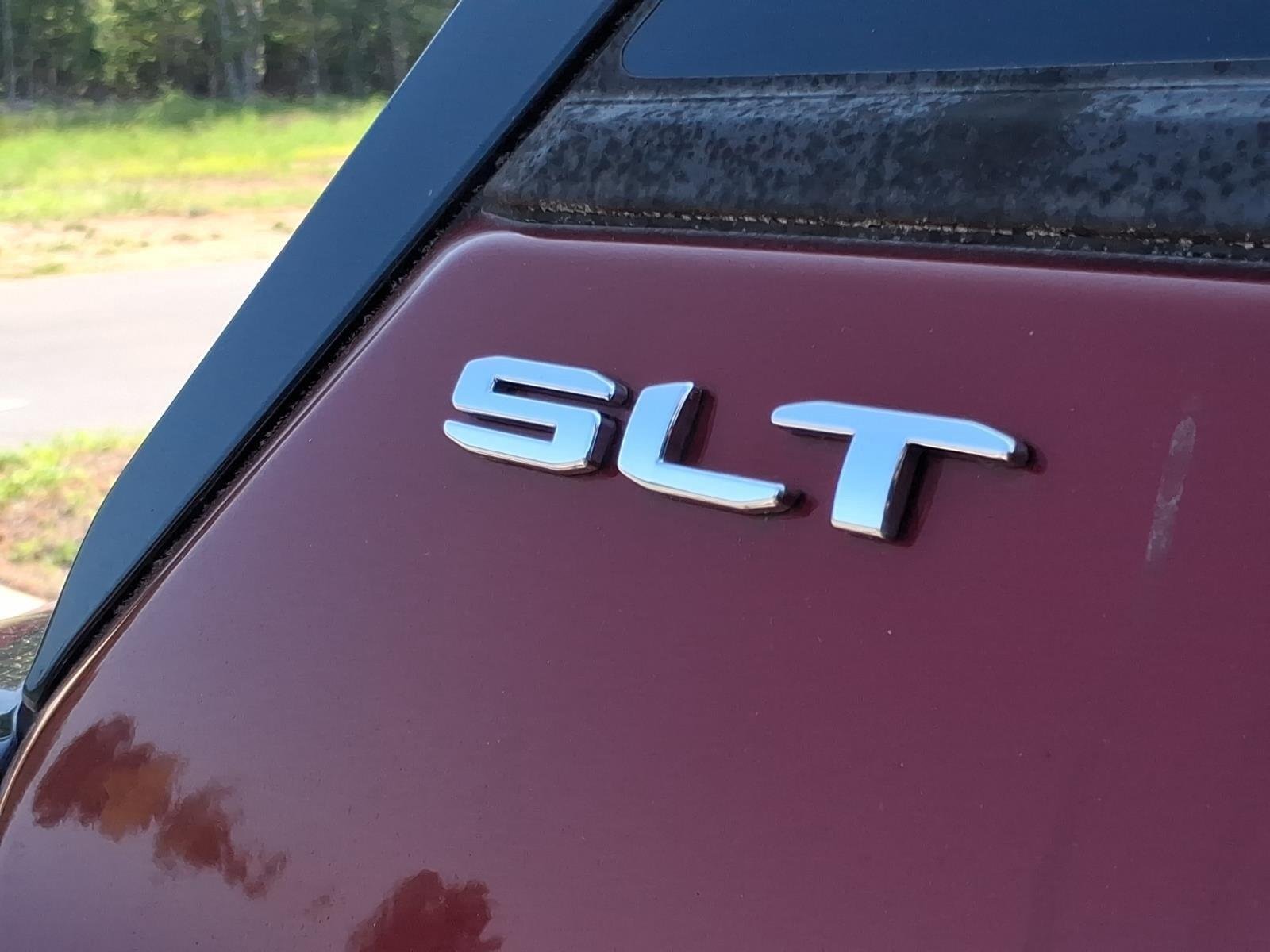 Used 2023 Volcanic Red Tintcoat GMC SLT image 18