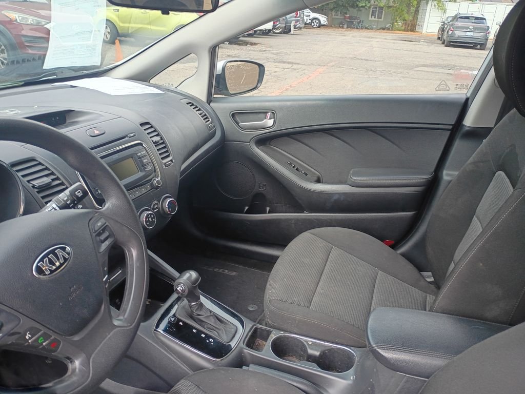 Used 2017 Silky Silver Kia LX image 19